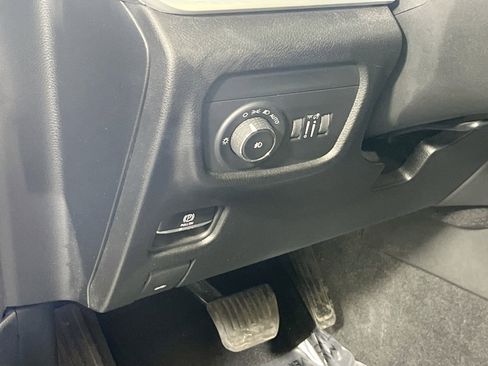 Used 2022 Jeep Grand Cherokee Limited image 10