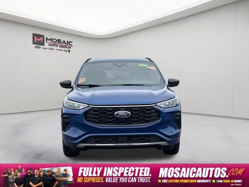 Used 2023 Ford Escape ST-Line w/ Tech Pack #1 AWD/4WD image 2