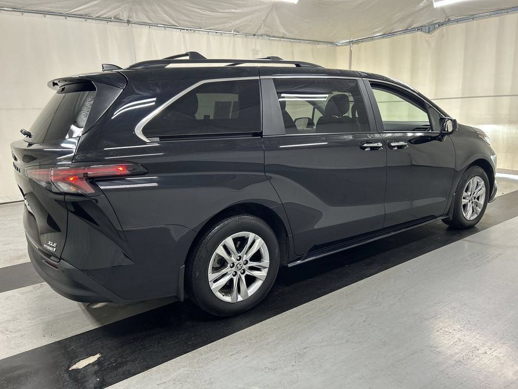 Used 2024 Toyota Sienna XLE w/ XLE Plus Package AWD/4WD image 2