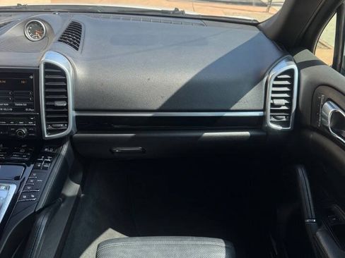 Used 2016 Porsche Cayenne AWD/4WD image 14