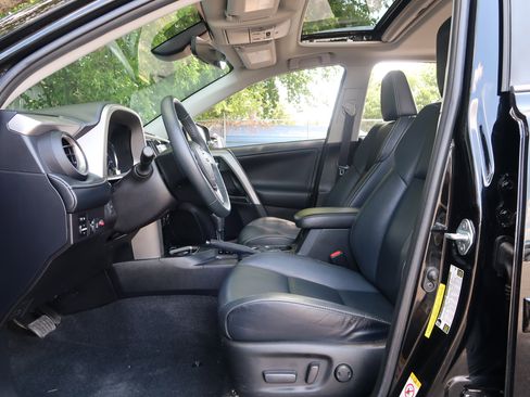 Used 2017 Toyota RAV4 Limited image 32