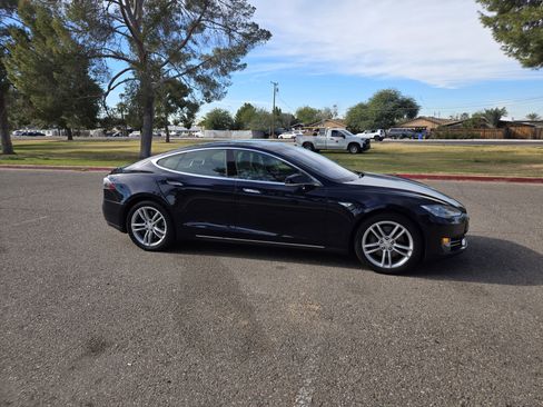 Used 2013 Tesla Model S image 4