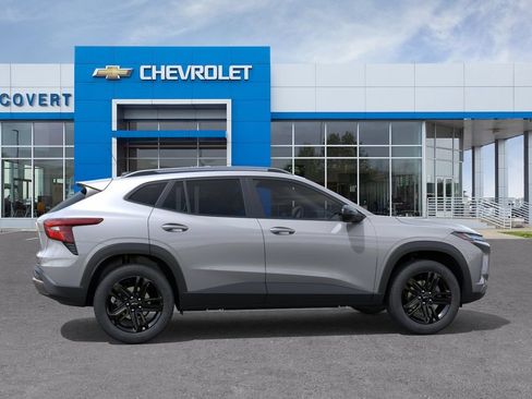 Used 2026 Chevrolet Trax ACTIV w/ Sunroof Package FWD image 5