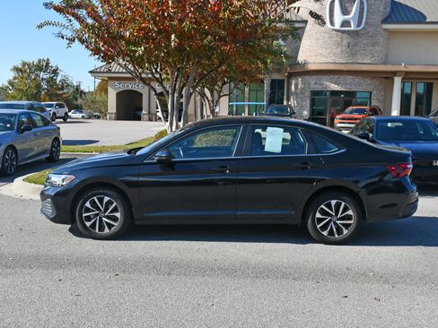 Used 2024 Volkswagen Jetta S image 2