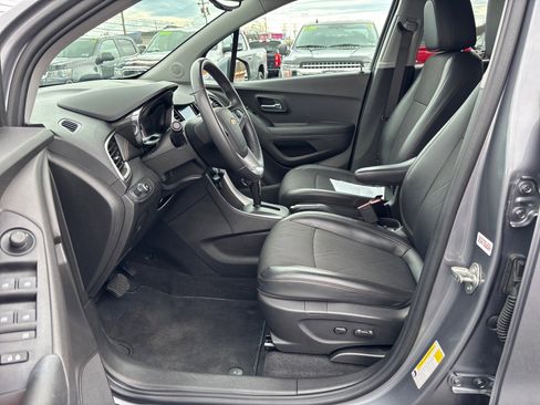 Used 2020 Chevrolet Trax LT w/ LT Convenience Package image 10