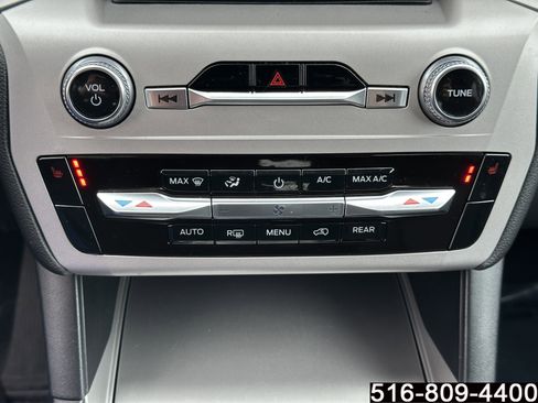 Used 2023 Ford Explorer XLT AWD/4WD image 25