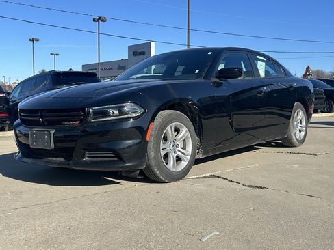 Used 2023 Dodge Charger SXT image 2