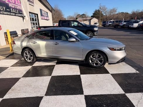 Used 2024 Honda Accord EX image 4