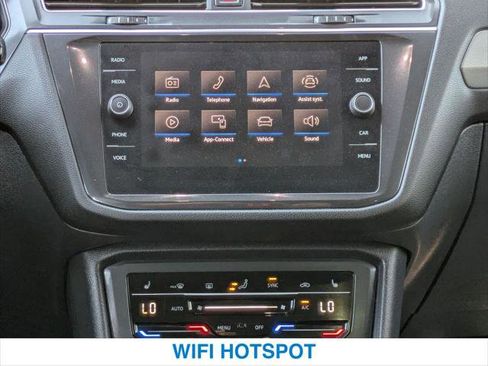 Used 2022 Volkswagen Tiguan SE R-Line image 17