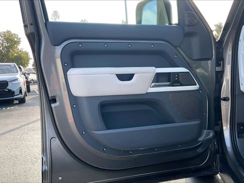 Used 2023 Land Rover Defender 110 SE image 25