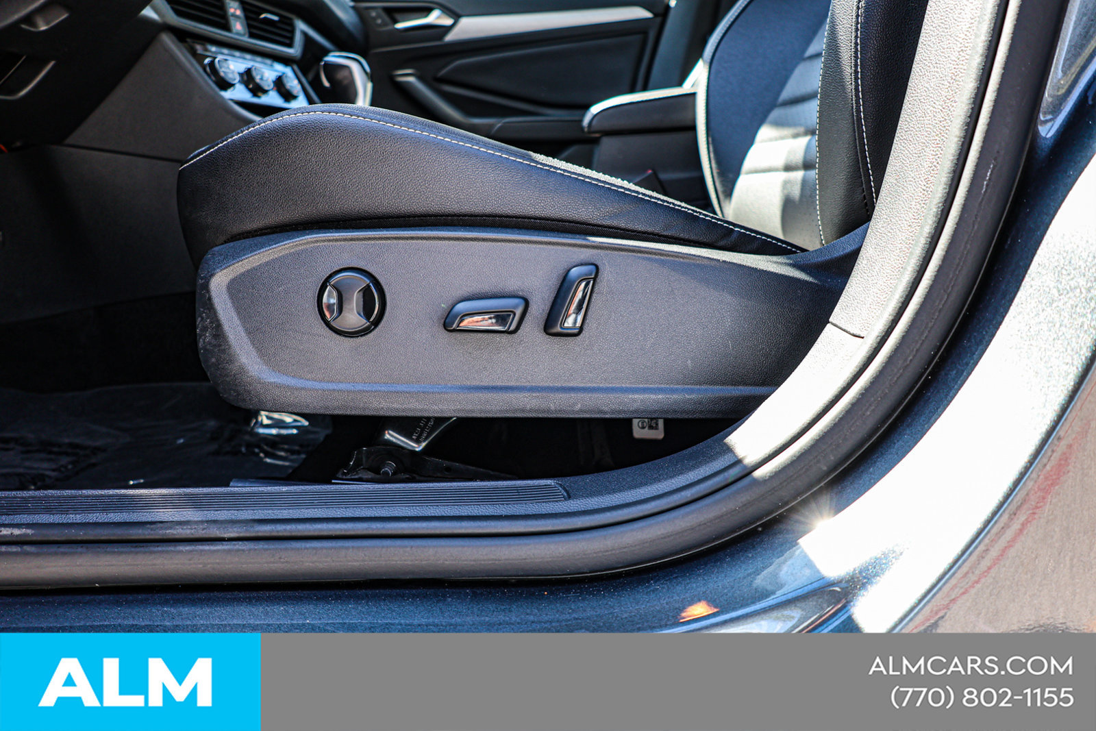 Used 2024 Volkswagen Jetta SE FWD image 19