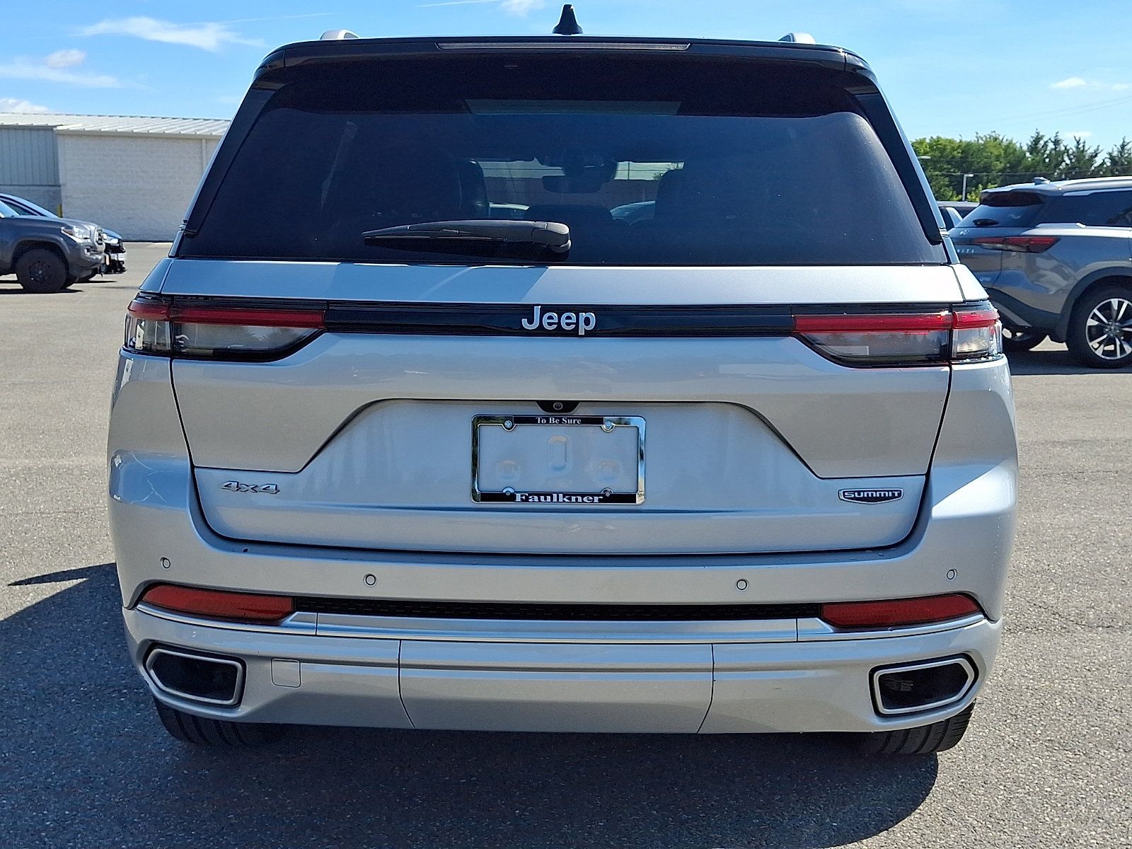 Used 2023 Jeep Grand Cherokee Summit AWD/4WD image 5