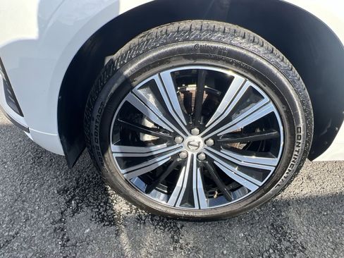 Used 2022 Volvo XC60 B5 Inscription w/ Climate Package image 12