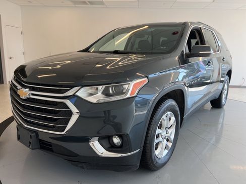 Used 2021 Chevrolet Traverse LT image 3