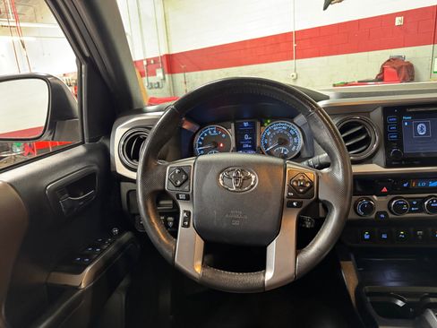 Used 2017 Toyota Tacoma Limited w/ Tow Package AWD/4WD image 9