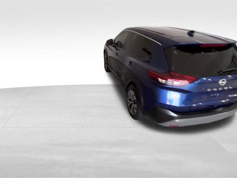 Used 2023 Nissan Rogue SV image 3