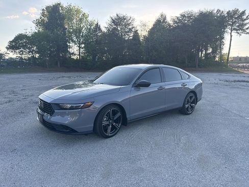 Used 2025 Honda Accord SE image 1