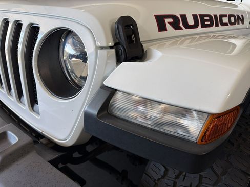 Used 2018 Jeep Wrangler Unlimited Rubicon AWD/4WD image 8