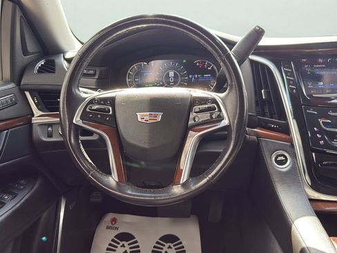 Used 2018 Cadillac Escalade Luxury image 12
