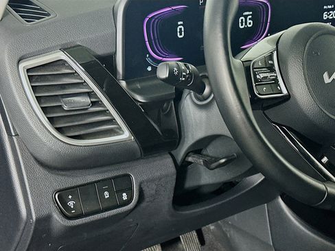 Used 2025 Kia Seltos S image 17