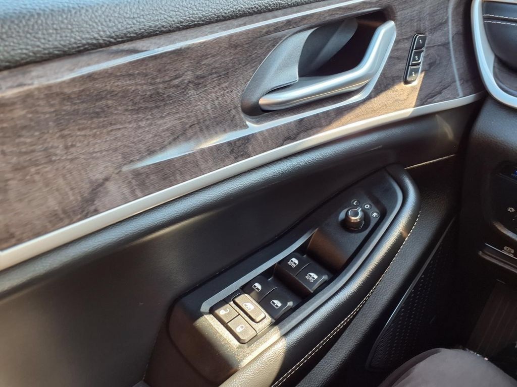 Used 2024 Jeep Grand Cherokee Limited 4xe AWD/4WD image 18