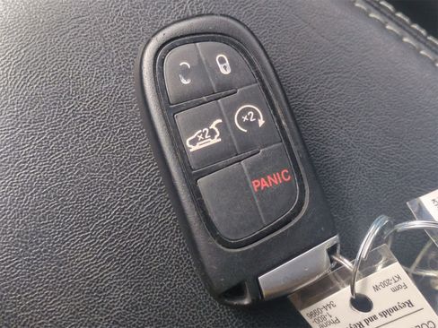 Used 2020 Jeep Cherokee Limited image 33