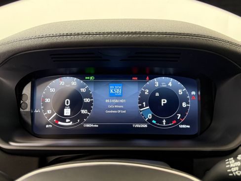 Used 2025 Land Rover Discovery S AWD/4WD image 19