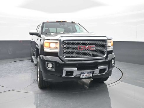 Used 2015 GMC Sierra 2500 Denali image 2