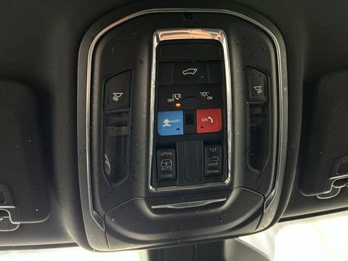 Used 2024 Jeep Grand Cherokee Altitude AWD/4WD image 12