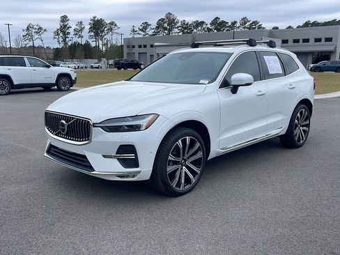 Used 2023 Volvo XC60 B5 Ultimate w/ Climate Package image 3