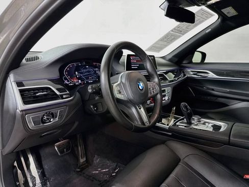 Used 2022 BMW 740i w/ M Sport Package RWD image 9