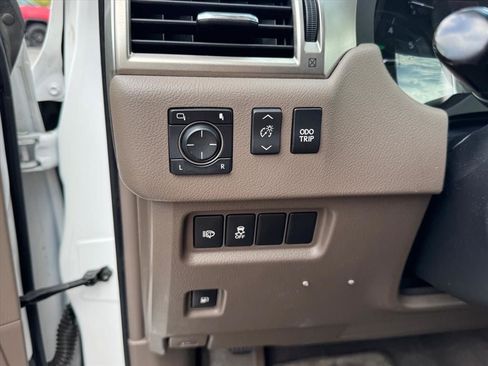 Used 2018 Lexus GX 460 Premium AWD/4WD image 25