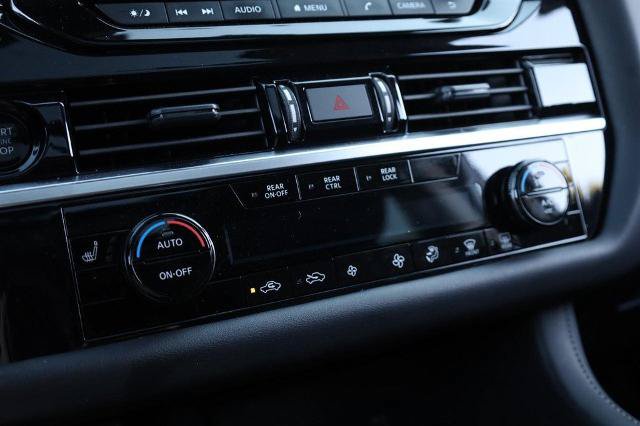 Certified 2025 Nissan Pathfinder SV w/ SV Premium Package FWD image 18