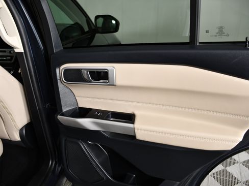 Used 2022 Ford Explorer XLT w/ Equipment Group 202A image 45