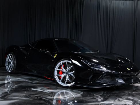 Used 2020 Ferrari F8 Tributo RWD image 22