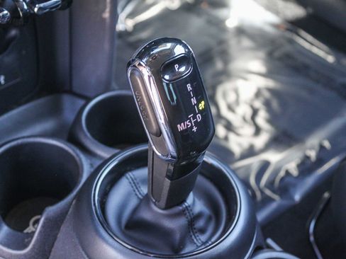 Used 2022 MINI Cooper 4-Door Hardtop image 21