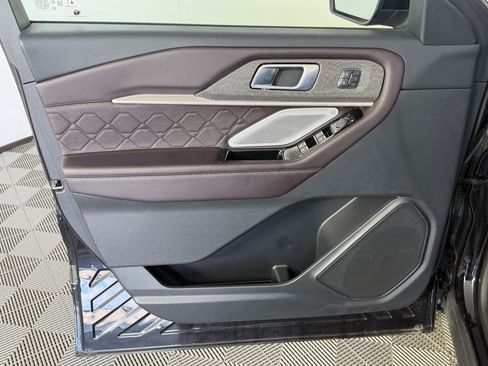 Used 2025 Ford Explorer Platinum w/ LUX Leather Package AWD/4WD image 11