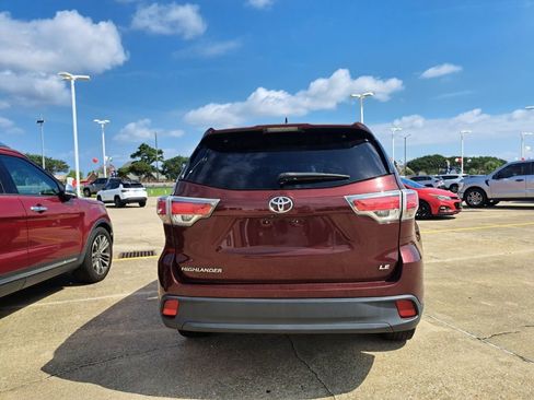 Used 2015 Toyota Highlander Plus FWD image 6