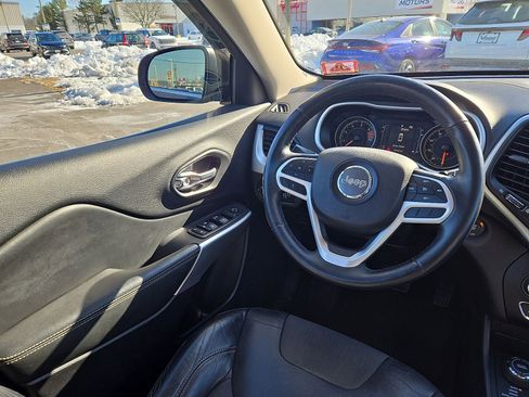 Used 2018 Jeep Cherokee Latitude Plus image 15