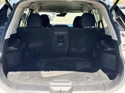 Used 2019 Nissan Rogue SV w/ Premium Package image 12