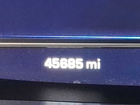 Used 2023 Chevrolet Tahoe LT w/ Luxury Package image 21