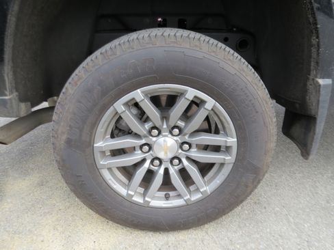 Used 2025 Chevrolet Colorado W/T w/ Advanced Trailering Package AWD/4WD image 9