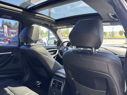 Used 2017 BMW 330i xDrive Wagon AWD/4WD image 20
