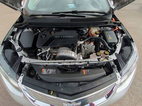 Used 2017 Chevrolet Volt Premier w/ Driver Confidence II Package image 29