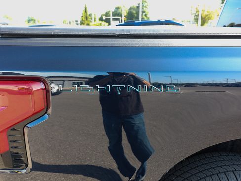 Certified 2025 Ford F150 Lightning Flash AWD/4WD image 24