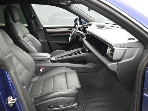 Certified 2024 Porsche Macan 4 Electric image 30