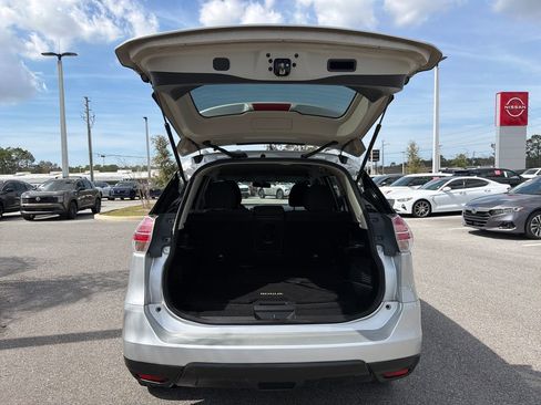 Used 2016 Nissan Rogue SV image 9