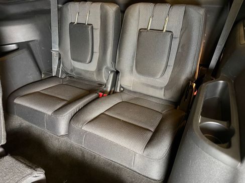 Used 2017 Ford Explorer XLT image 23