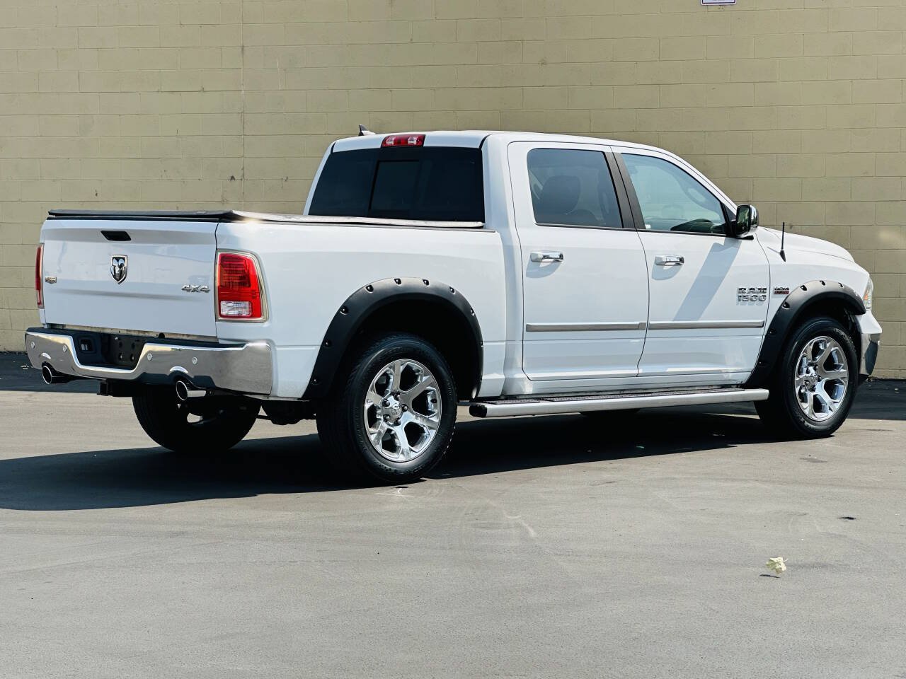 Used 2015 RAM 1500 Laramie w/ Convenience Group AWD/4WD image 4