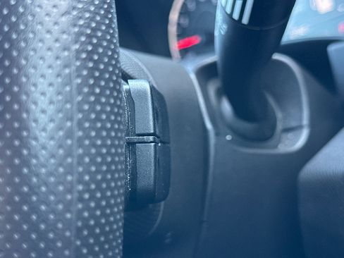 Used 2024 GMC Terrain SLE image 40